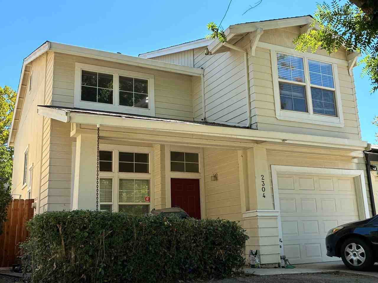 2304 Halsey Cir - Photo 2 of 13
