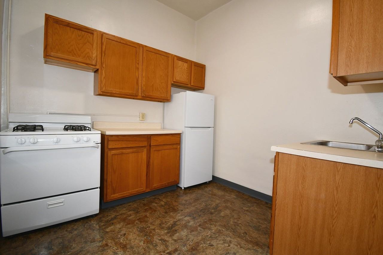Oakland Bates Apartments - Photo 3 of 22