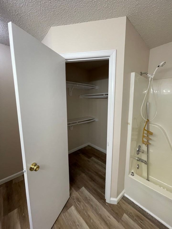 2918 Forest Dr - Photo 2 of 16