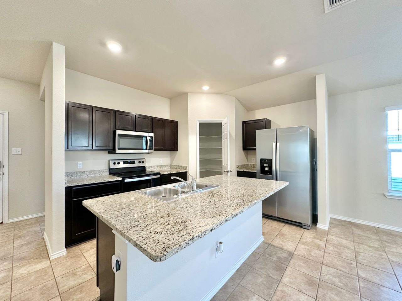 5911 Harriet Tubman Ave - Photo 7 of 30