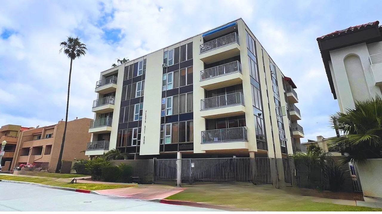 Playa de Oro Apartments - Photo 3 of 16