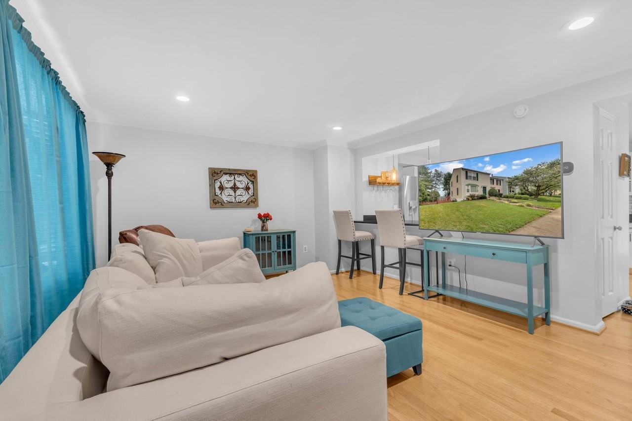 7113 Latour Ct - Photo 3 of 33