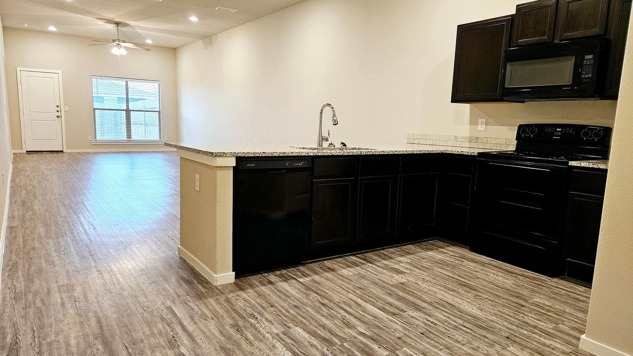 1623 133rd St #B - Photo 3 of 14