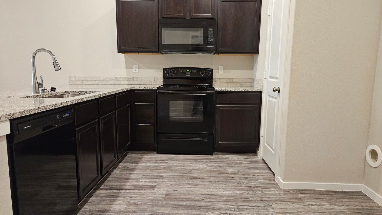1623 133rd St #B - Photo 4 of 14
