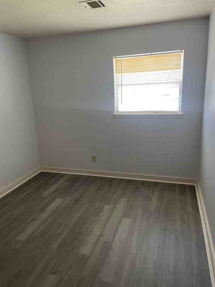 530 Cecil - Photo 7 of 25