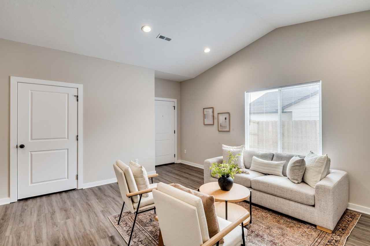 1736 Watervale Ct - Photo 3 of 12