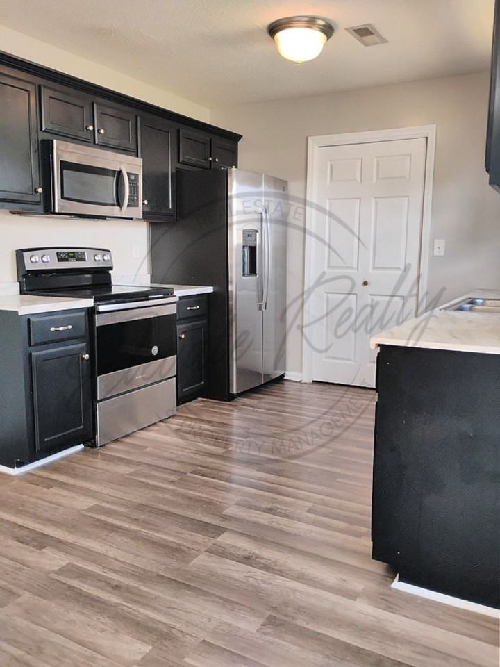 3756 Cindy Jo Dr N - Photo 3 of 39