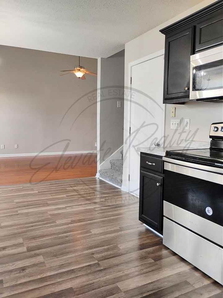 3756 Cindy Jo Dr N - Photo 5 of 39