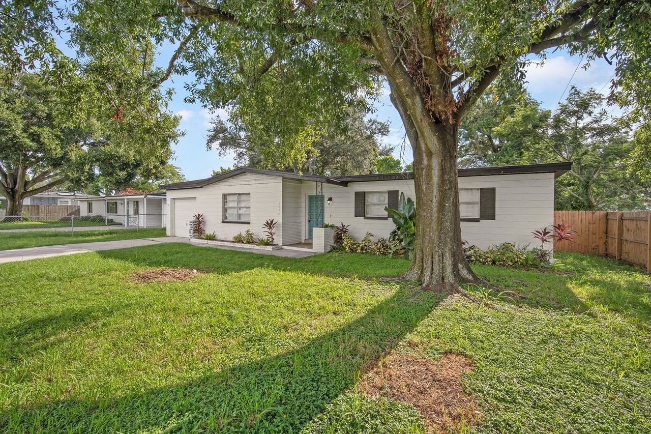 9618 Pine Ridge Ave - Photo 2 of 22