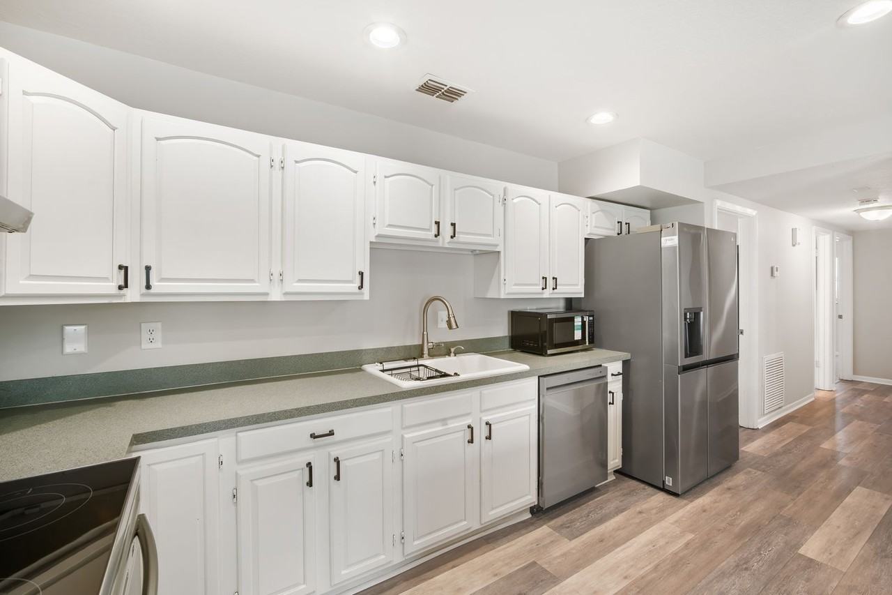 9618 Pine Ridge Ave - Photo 6 of 22