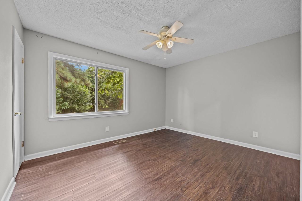 1033 Xavier Ct - Photo 7 of 32