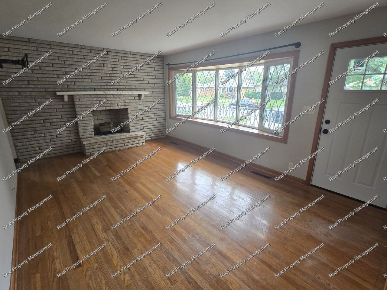 3127 Grand Blvd - Photo 2 of 13