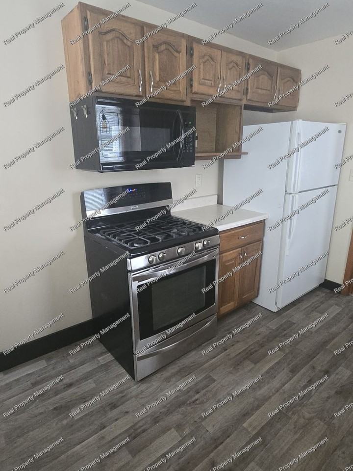 3127 Grand Blvd - Photo 3 of 13