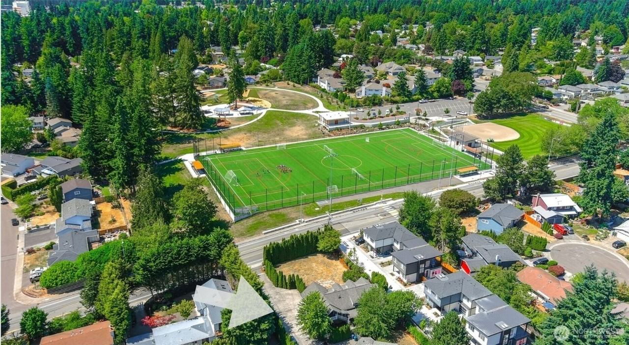 13008 132nd Ave Ne - Photo 2 of 16