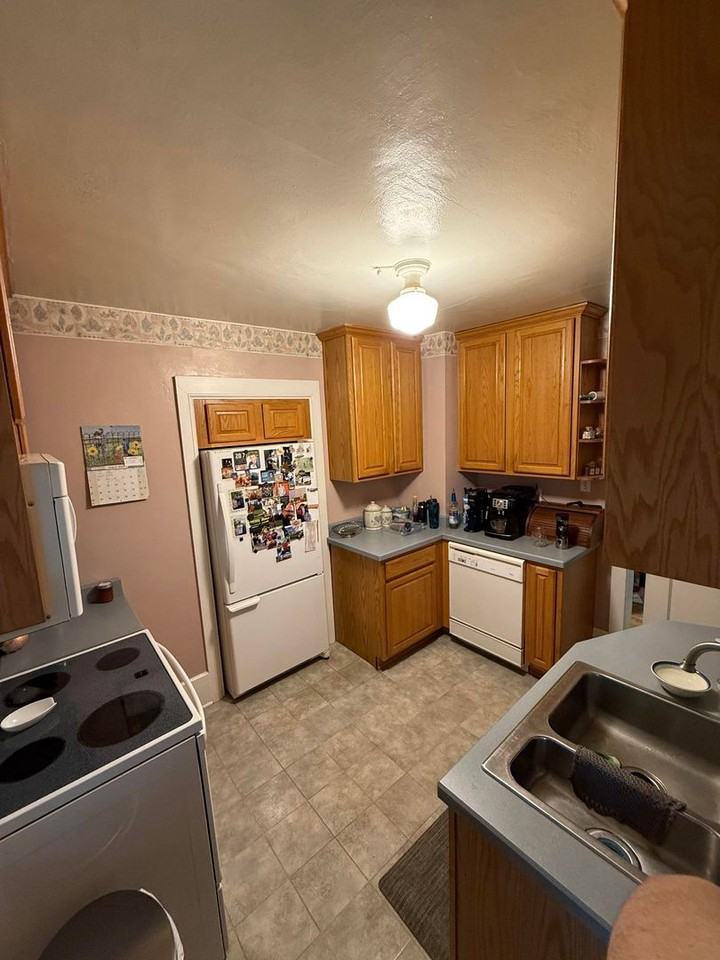 1052 N 32nd St - Photo 6 of 21