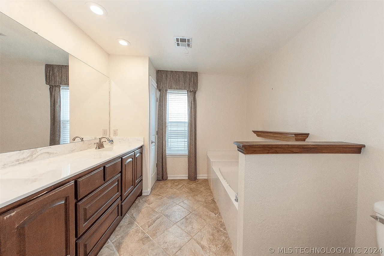2141 2141 S 140th E Pl - Photo 2 of 30