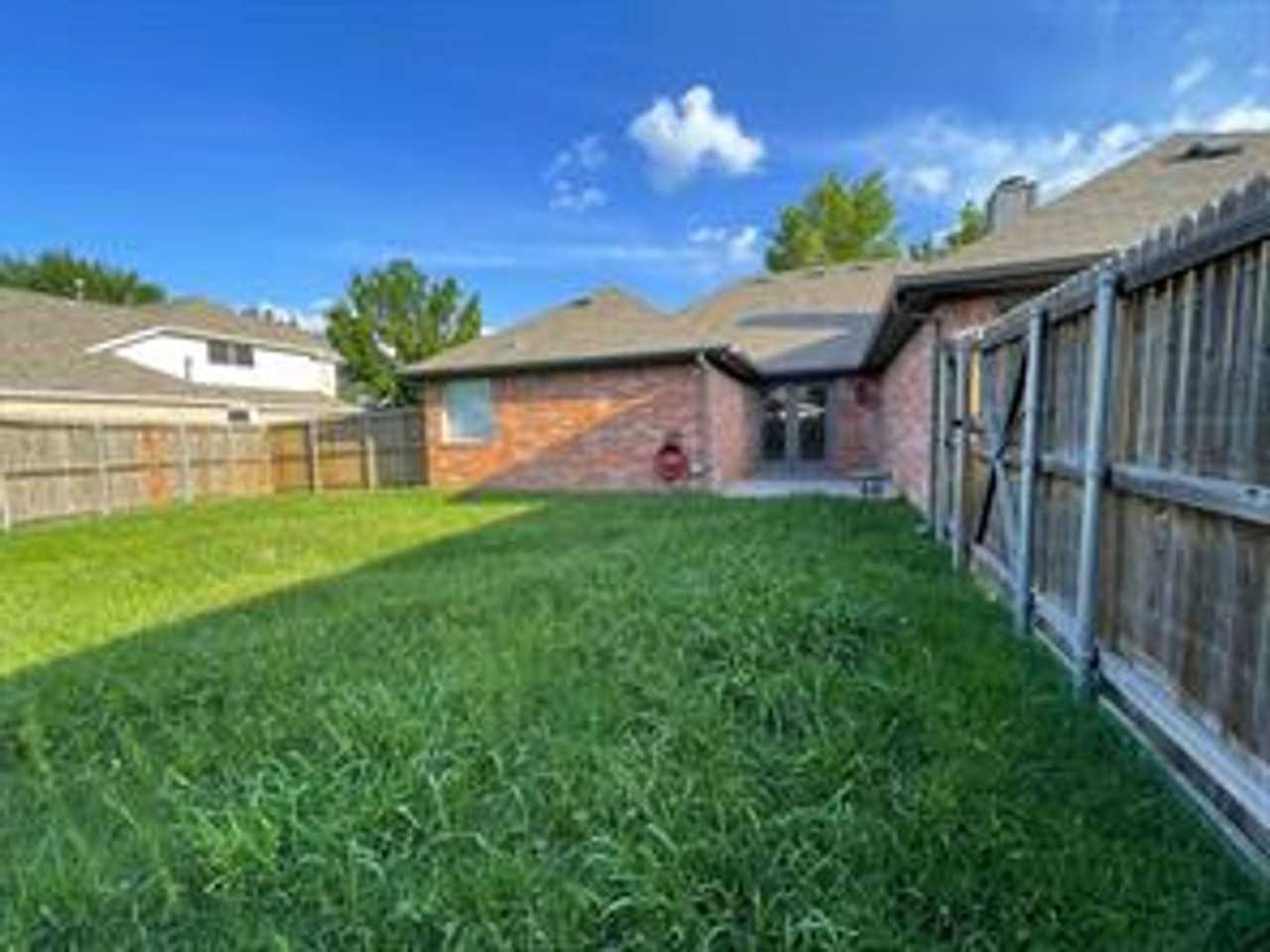 10910 Red Cedar Dr - Photo 3 of 20