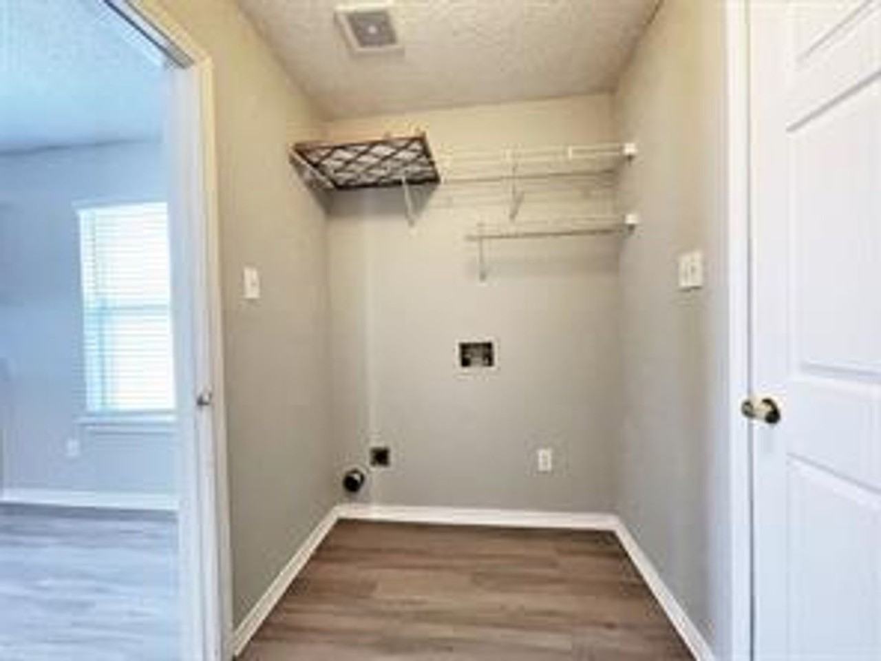 10910 Red Cedar Dr - Photo 4 of 20