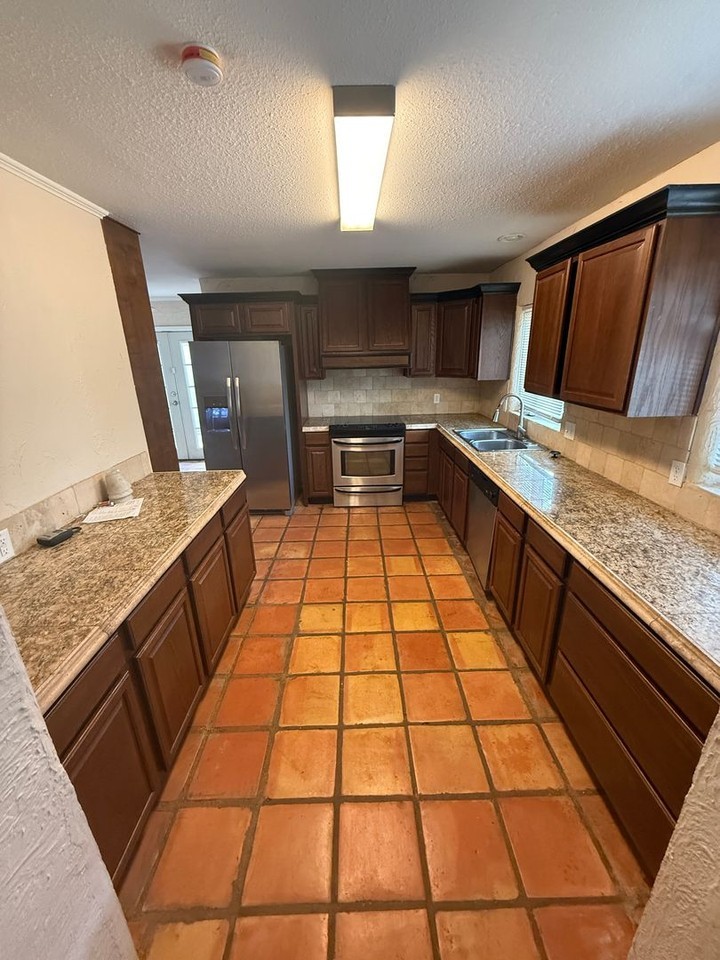 3215 29th St - Photo 2 of 28