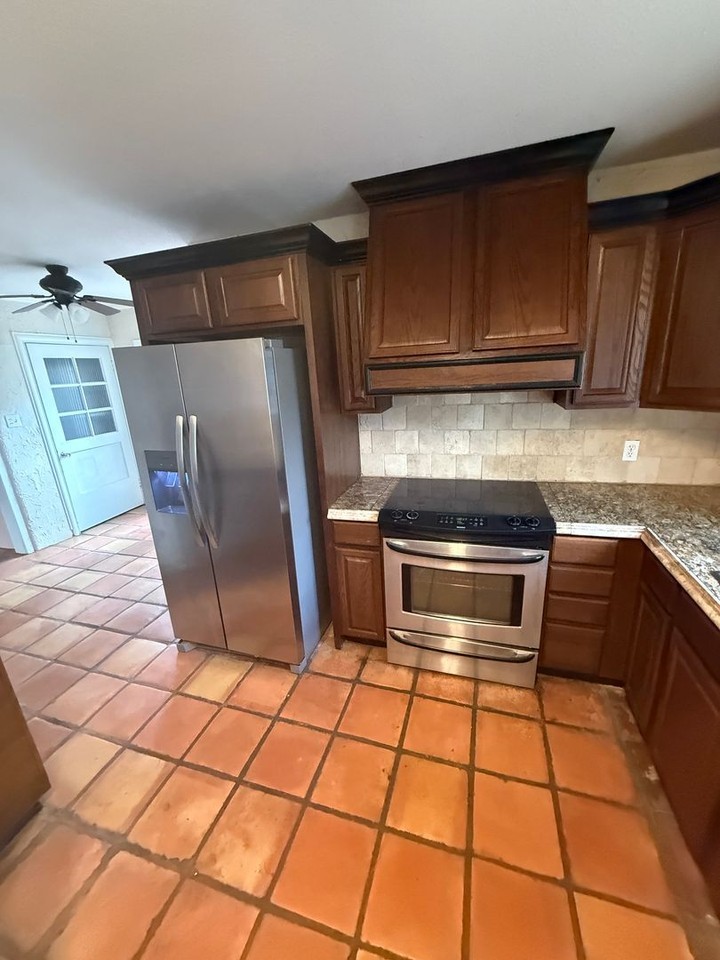 3215 29th St - Photo 3 of 28