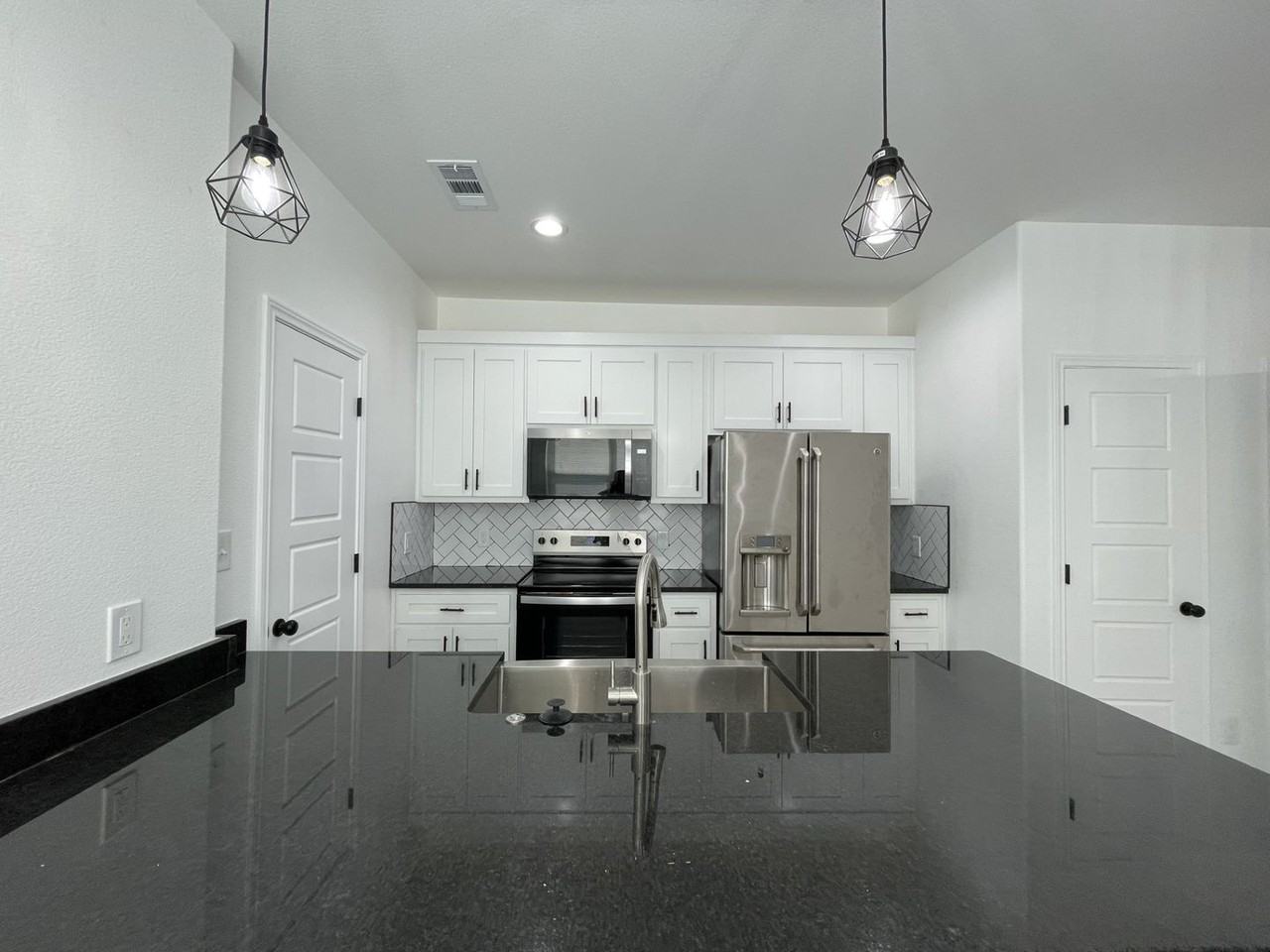 3309 Collin St - Photo 2 of 16