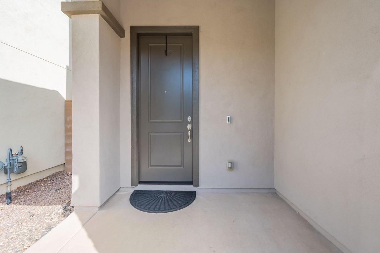 7236 W Phelps Rd - Photo 4 of 50