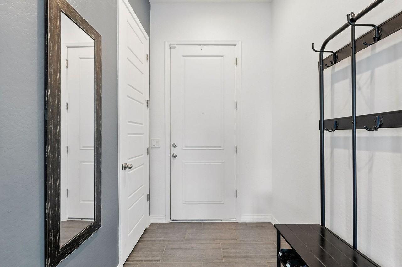 7236 W Phelps Rd - Photo 5 of 50