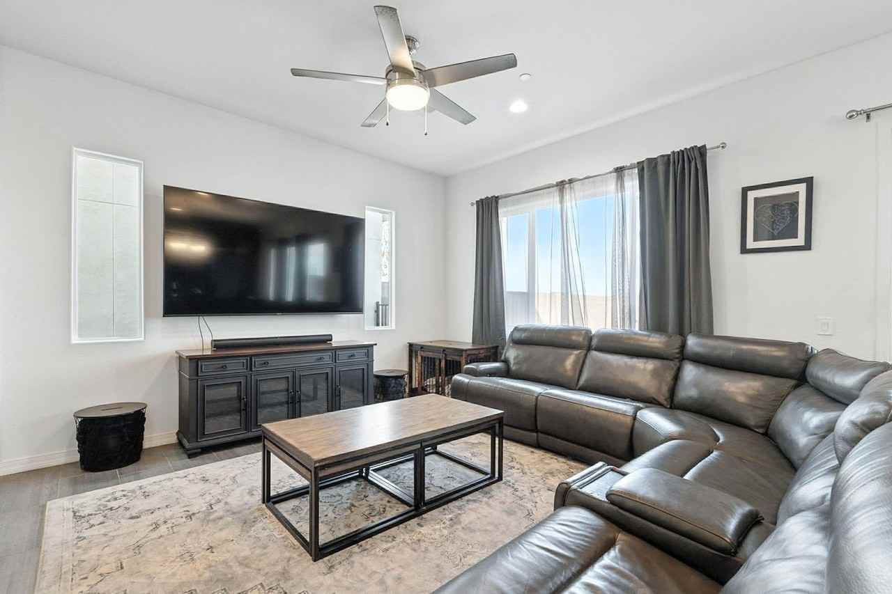 7236 W Phelps Rd - Photo 6 of 50