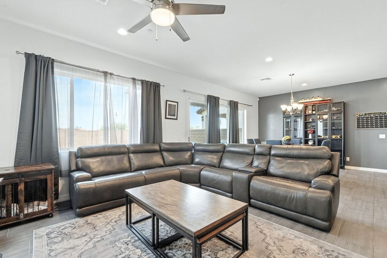 7236 W Phelps Rd - Photo 7 of 50