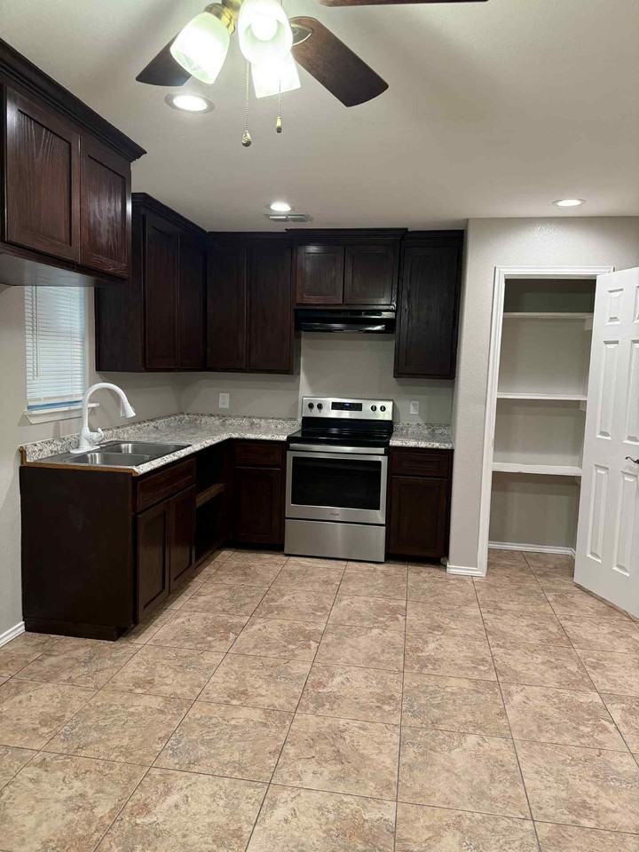 205 Los Flores Avenue - Photo 3 of 17