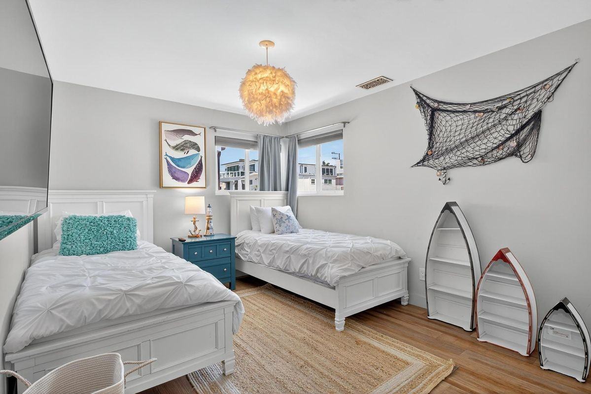 233 2nd St - Photo 5 of 47