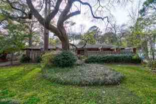 3809 Montrose Cir - Photo 1 of 1