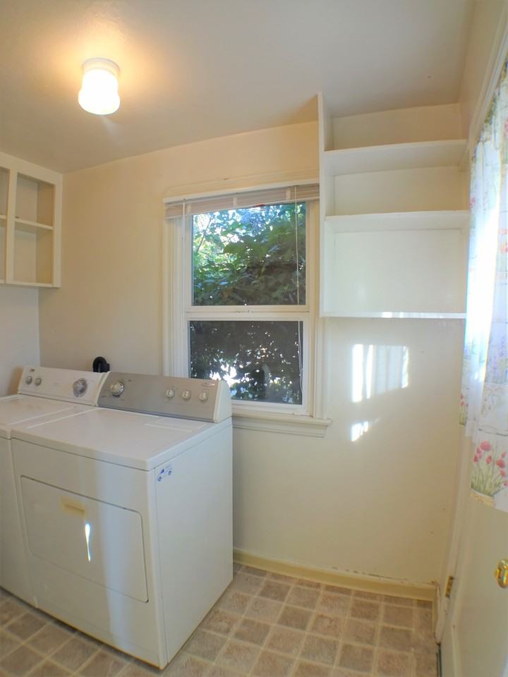 1476 E 8th St - Photo 6 of 12