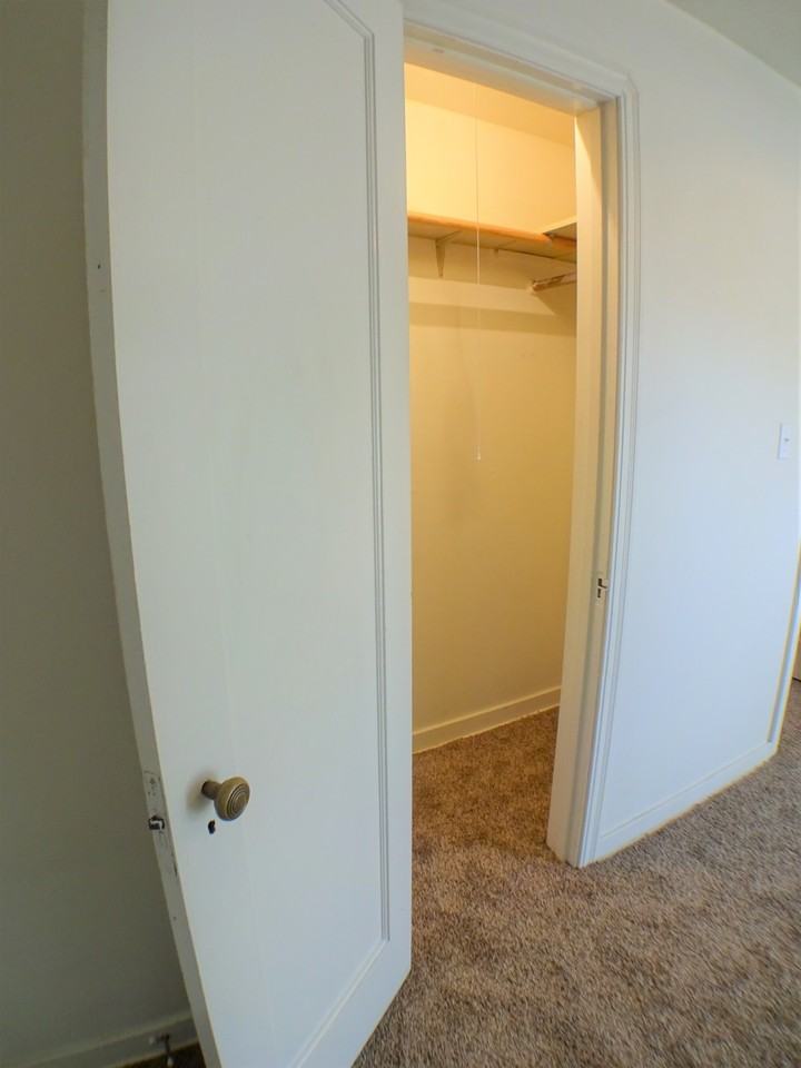 1476 E 8th St - Photo 3 of 12