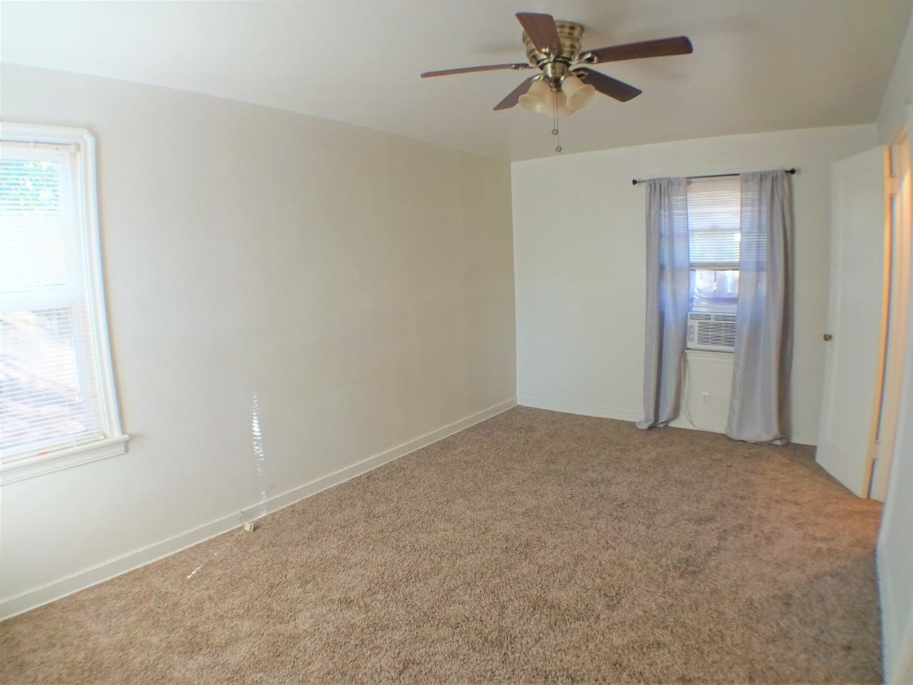 1476 E 8th St - Photo 4 of 12