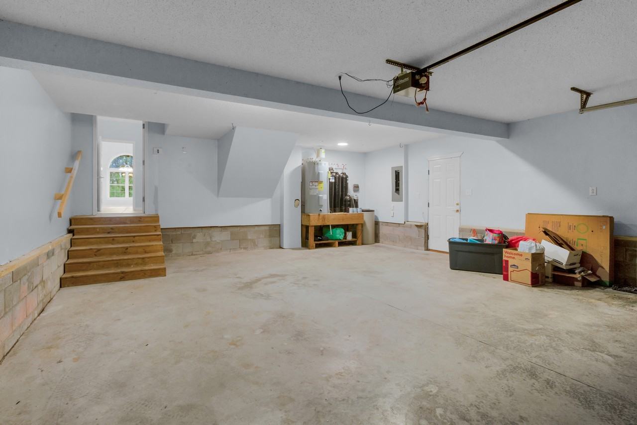 907 Port Royal Ct - Photo 3 of 50