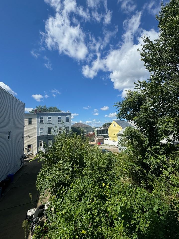 334 Hancock St #1B - Photo 3 of 10