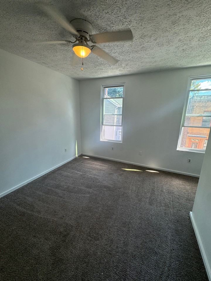 334 Hancock St #1B - Photo 6 of 10