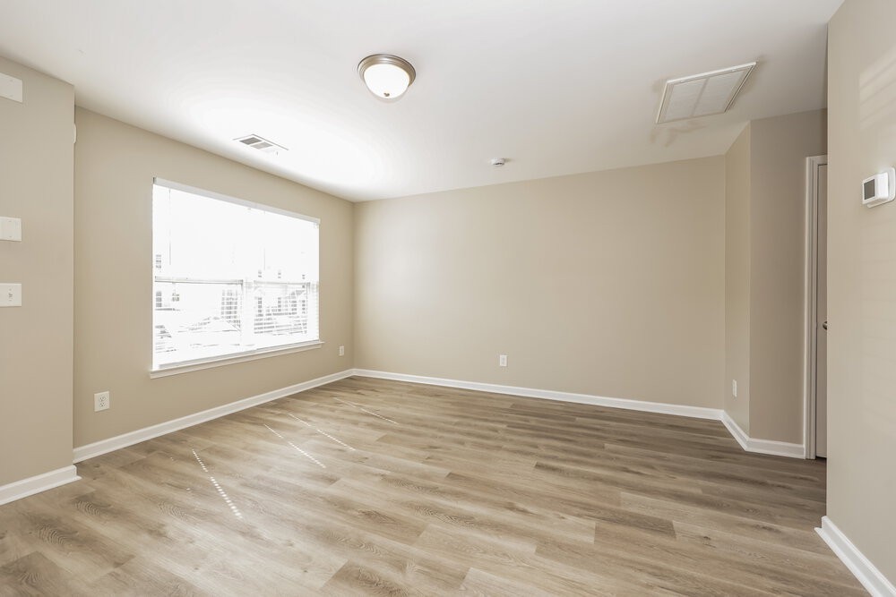 8035 Logan Dr - Photo 6 of 17
