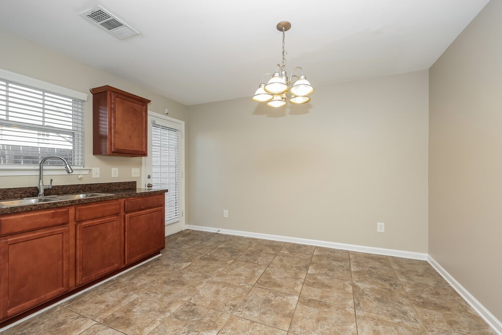 8035 Logan Dr - Photo 7 of 17