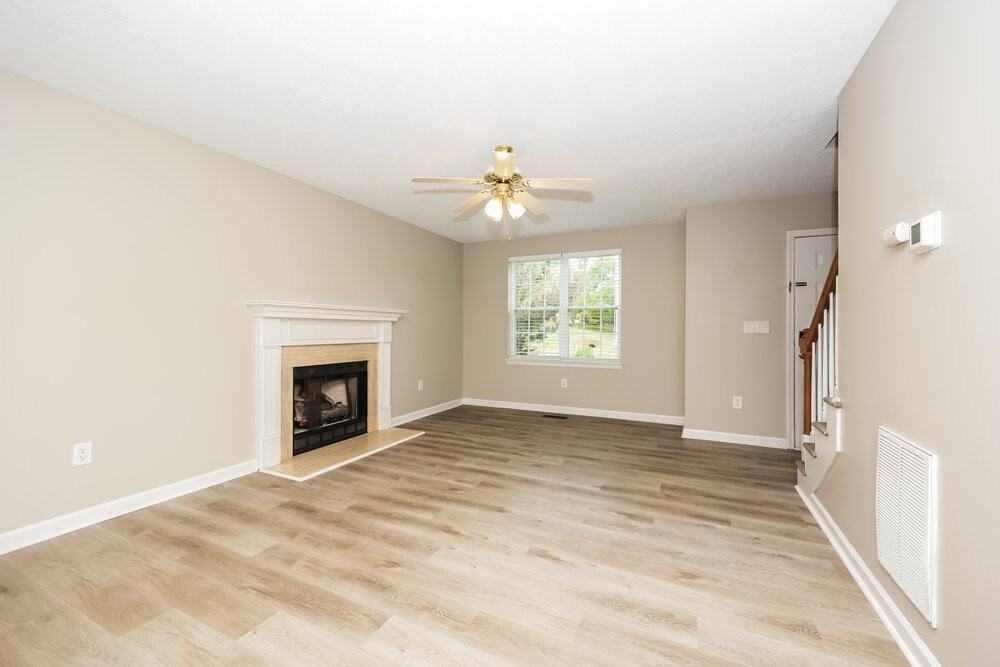 607 Doral Pointe - Photo 4 of 17