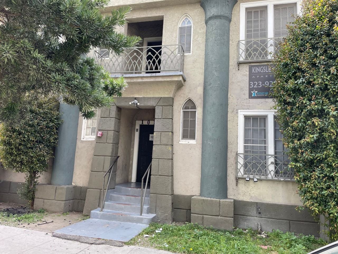 Kingsley Kourt - Photo 4 of 34