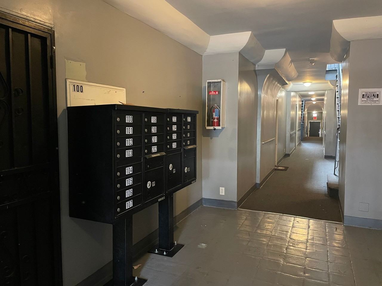 Kingsley Kourt - Photo 5 of 34