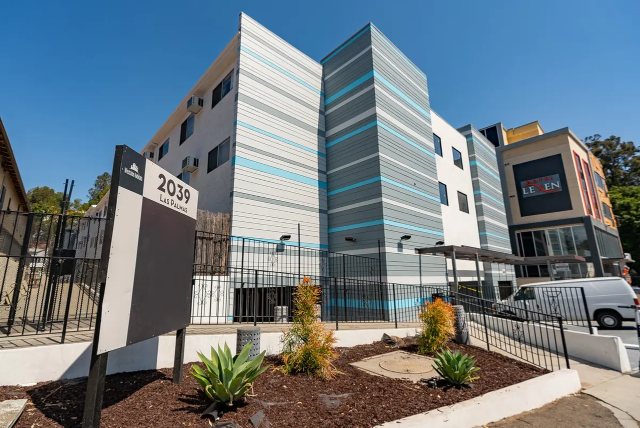 2039 North Las Palmas Ave - Photo 5 of 19