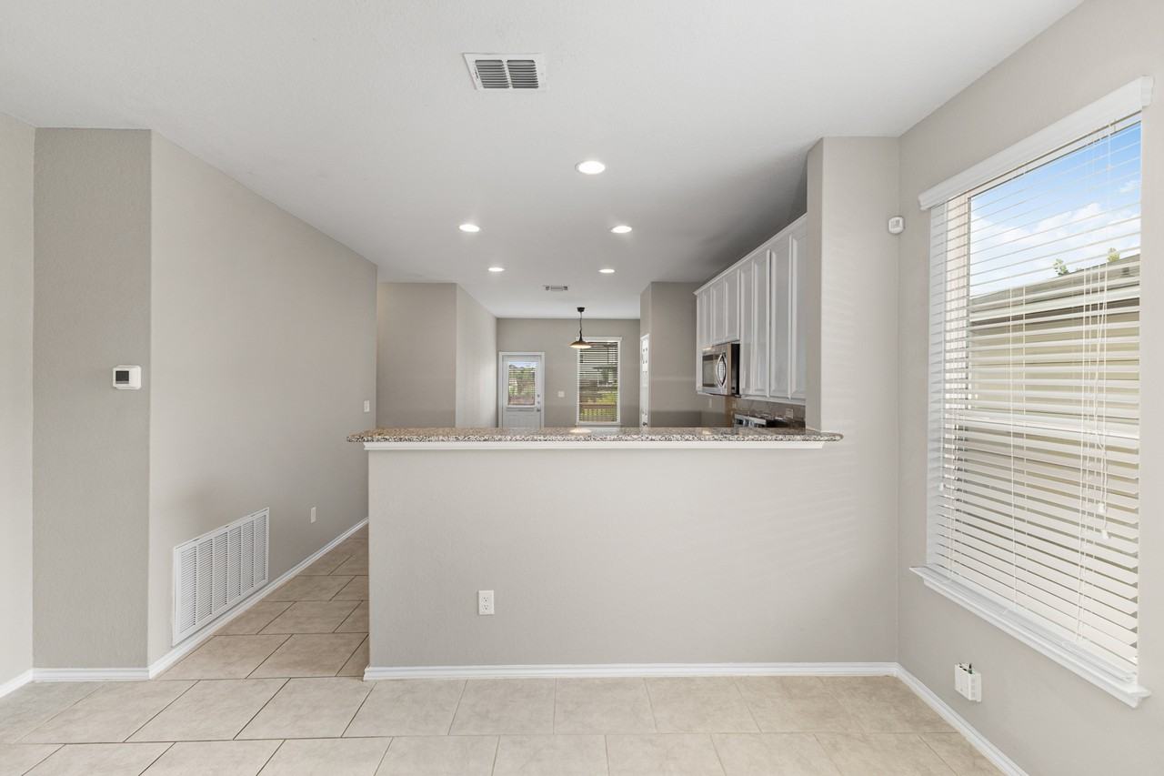 10719 Noble Cyn - Photo 6 of 31