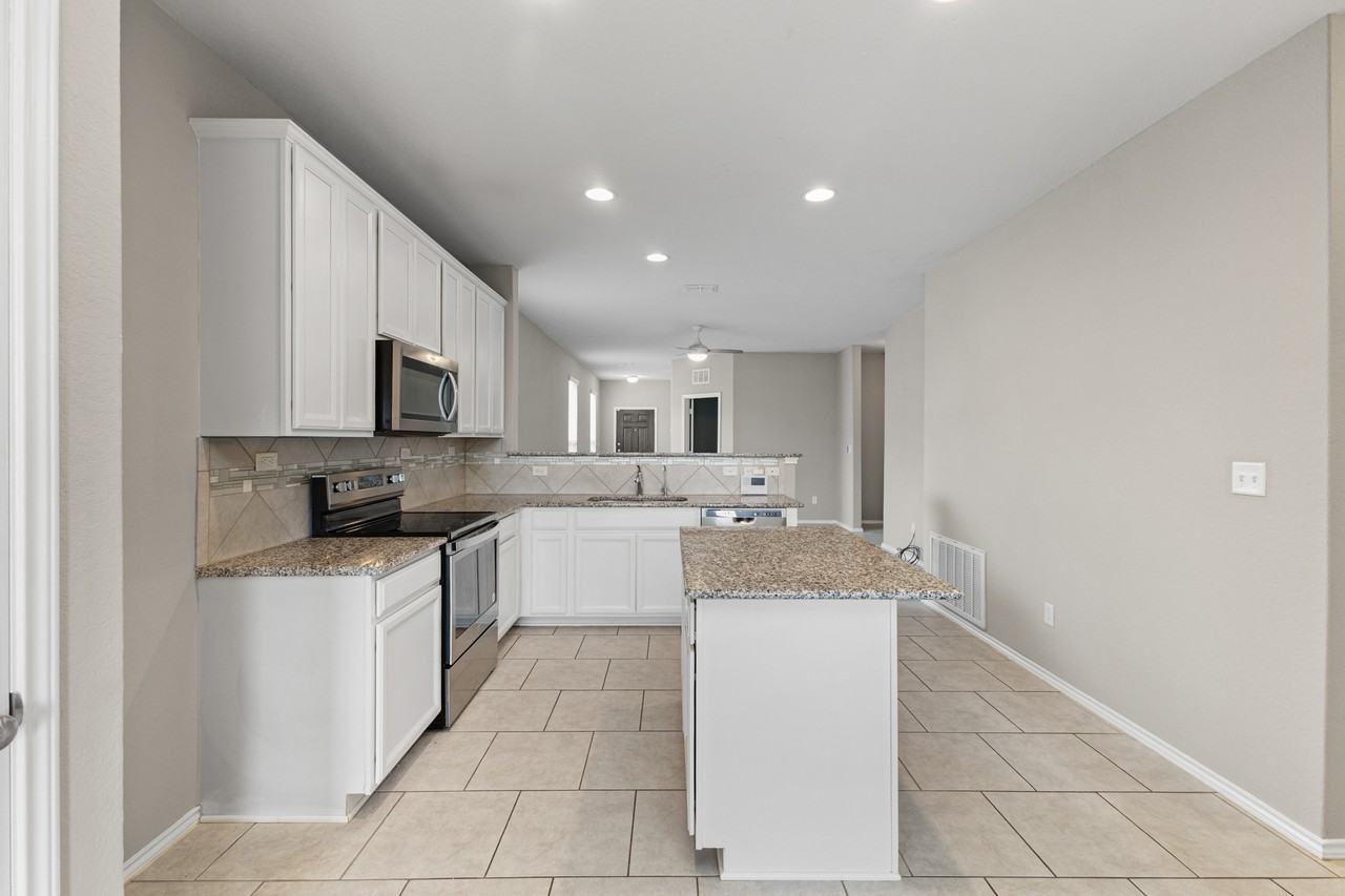 10719 Noble Cyn - Photo 3 of 31