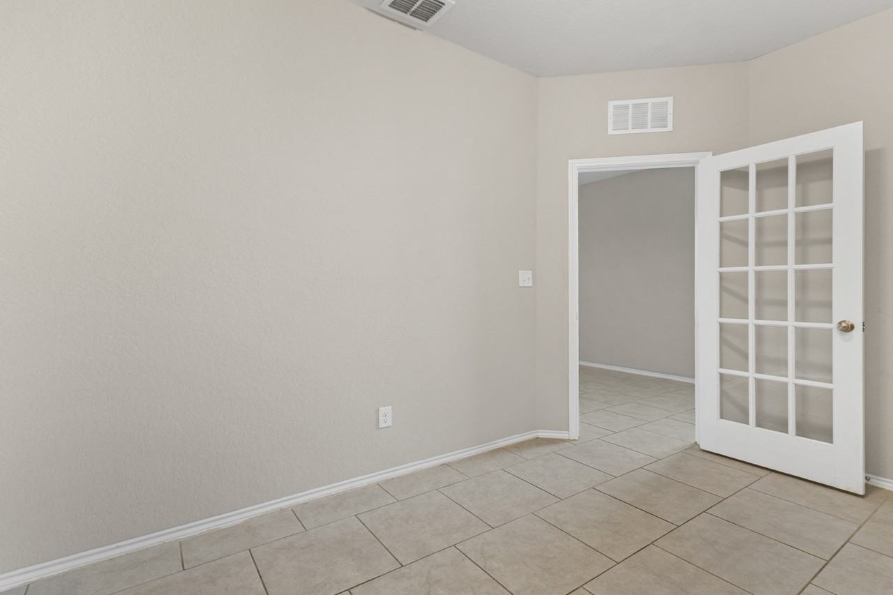 10719 Noble Cyn - Photo 4 of 31