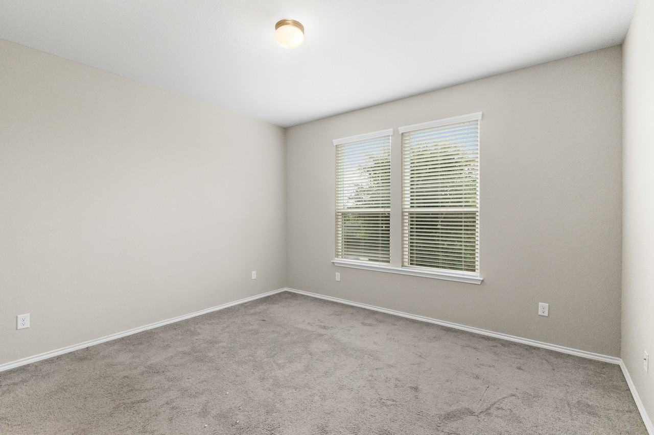 10719 Noble Cyn - Photo 4 of 31