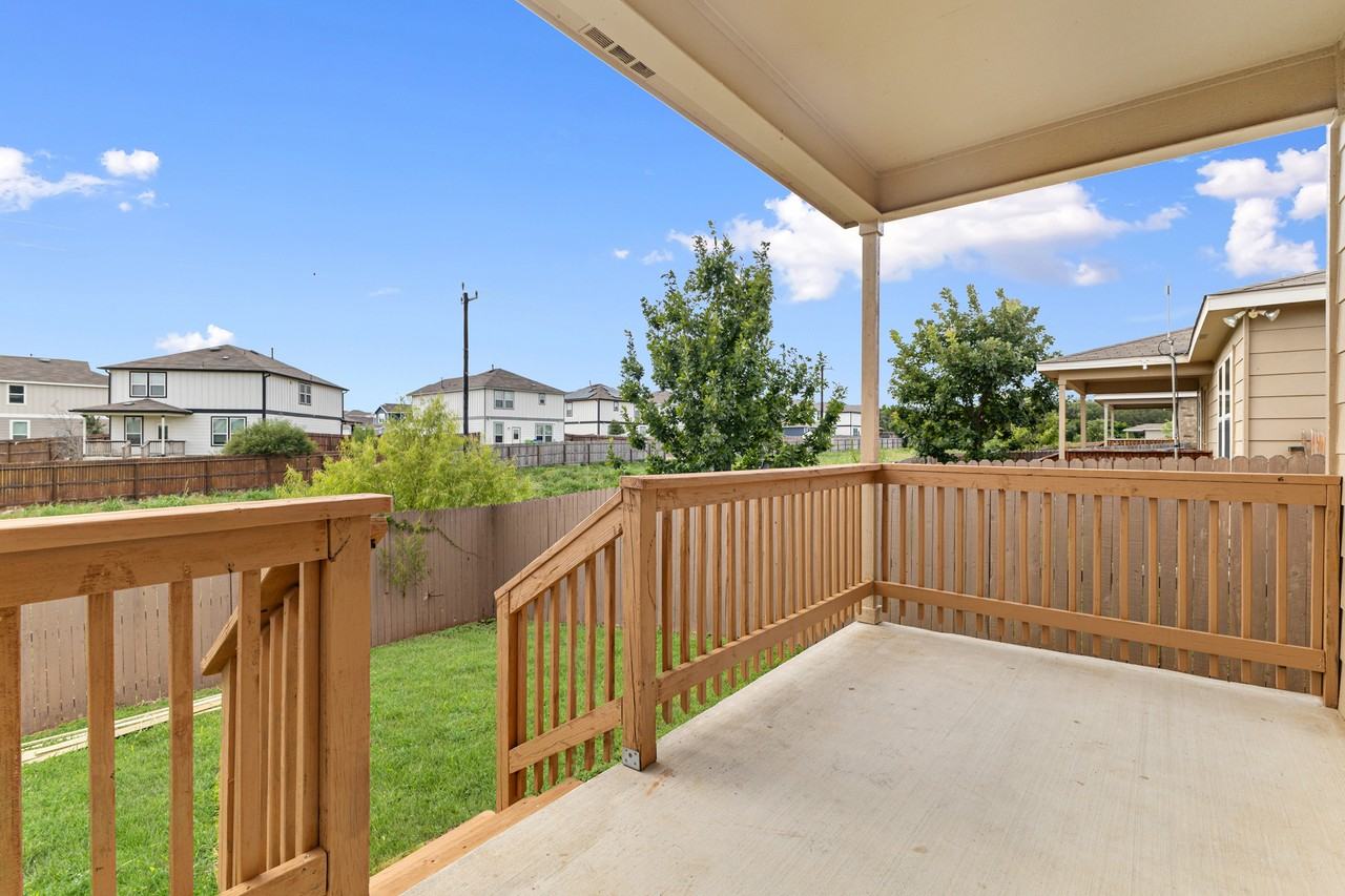 10719 Noble Cyn - Photo 7 of 31