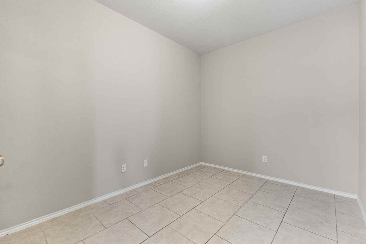 10719 Noble Cyn - Photo 5 of 31